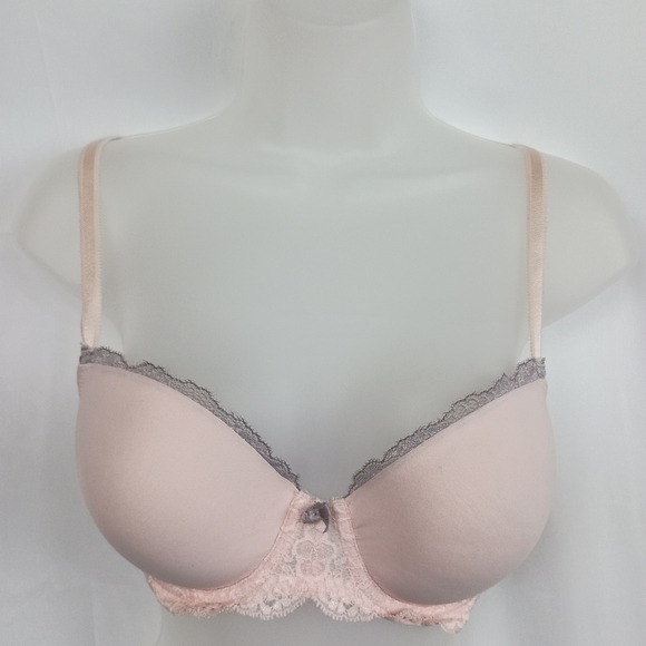2/$30 VICTORIA SECRET Elegant Lace Trimmed Bra in Pink (#822) - Picture 1 of 6